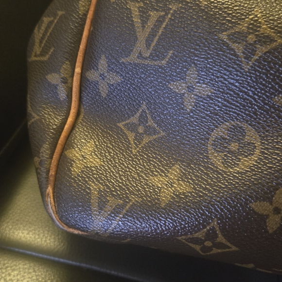 Louis Vuitton Batignolles Shoulder Bag - Picture 9 of 10